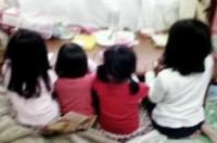 ４人