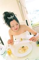 飯喰う新婦(´∀｀)