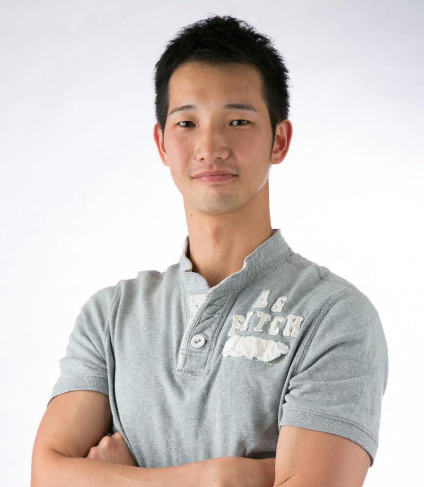 トレーナー岡本 雄作