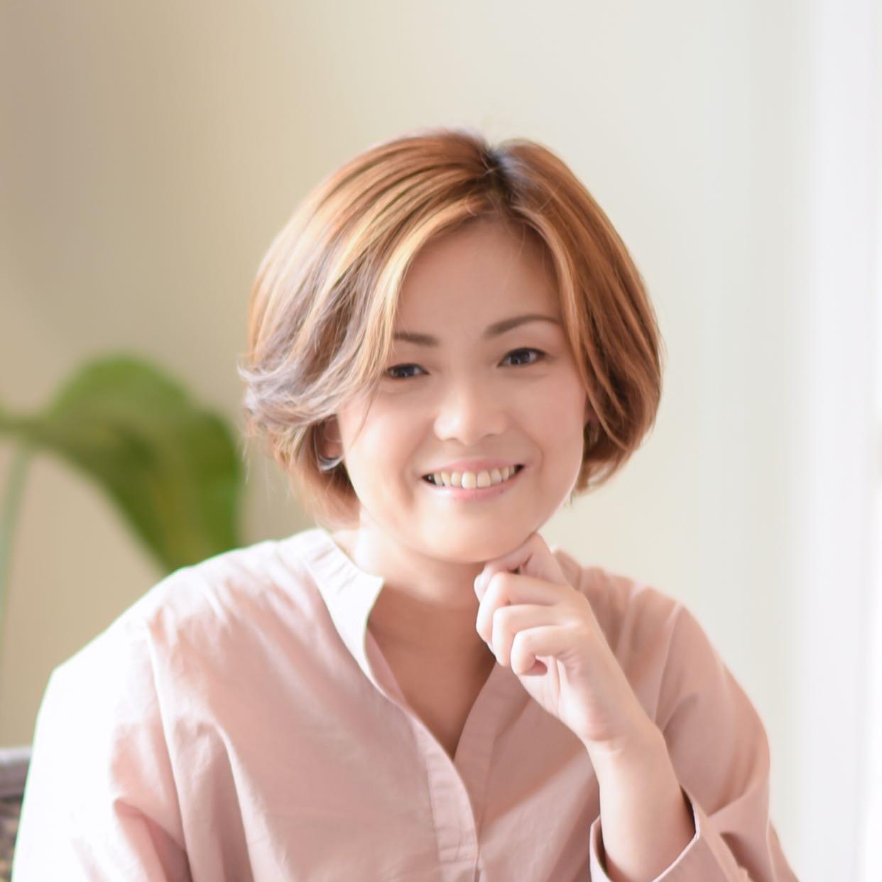 眉間のシワは、癖を直しながら鍼で潤いを お肌のかかりつけ美容鍼灸師