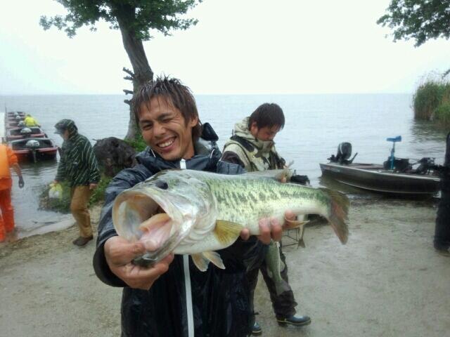 魚のリリース 感度びんびん釣果隊 おこめ