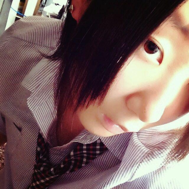 前髪にピンばってんするにはまだ短いようだ くん