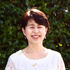 笑顔で生きるを伊豆から発信　笑い文字・笑いヨガの鈴木多希子（すずきたきこ）のプロフィール