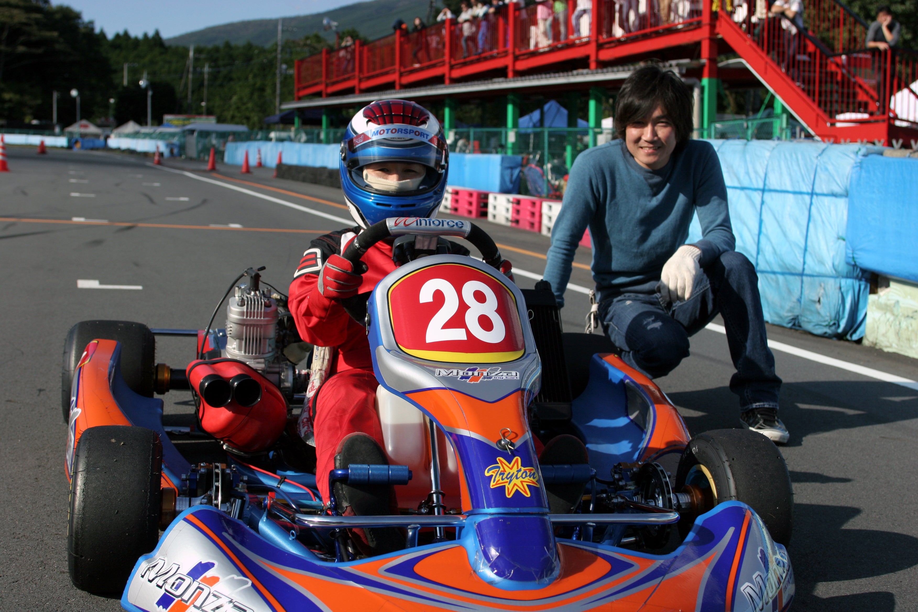 レーシングカートスタンドヘルパー　1人でカートの上げ下ろし可能！ 1人で乗せ下ろしが出来るレーシングカートスタンド未使用