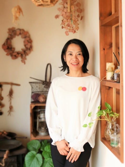 下地不要！写真立てを壁に飾る3つの簡単方法 | 暮らしを楽しむための