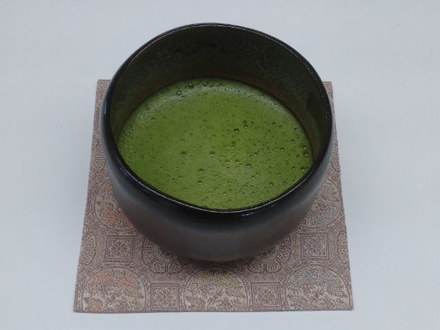美濃焼　水野秋艸庵　乾山写し　菓子鉢 美濃焼・秋艸庵 水野健一郎さんの黒茶碗です。 | 民芸、茶の湯の