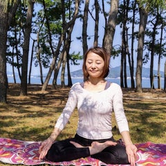 自分らしく輝くための心とカラダと魂を整える 瞑想ヨガセラピスト Aki Hijiyaのプロフィール