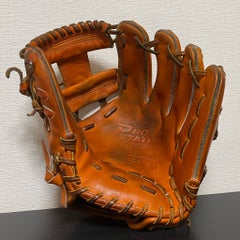 徳留大咲｜グラブのスペシャリストのプロフィール
